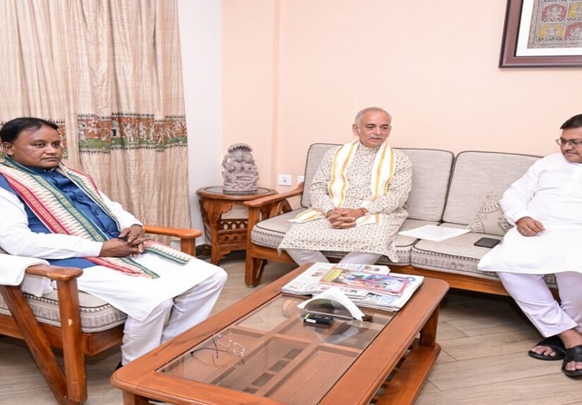 puri-king-gajapati-maharaja-dibyasingha-deb-meets-odisha-cm